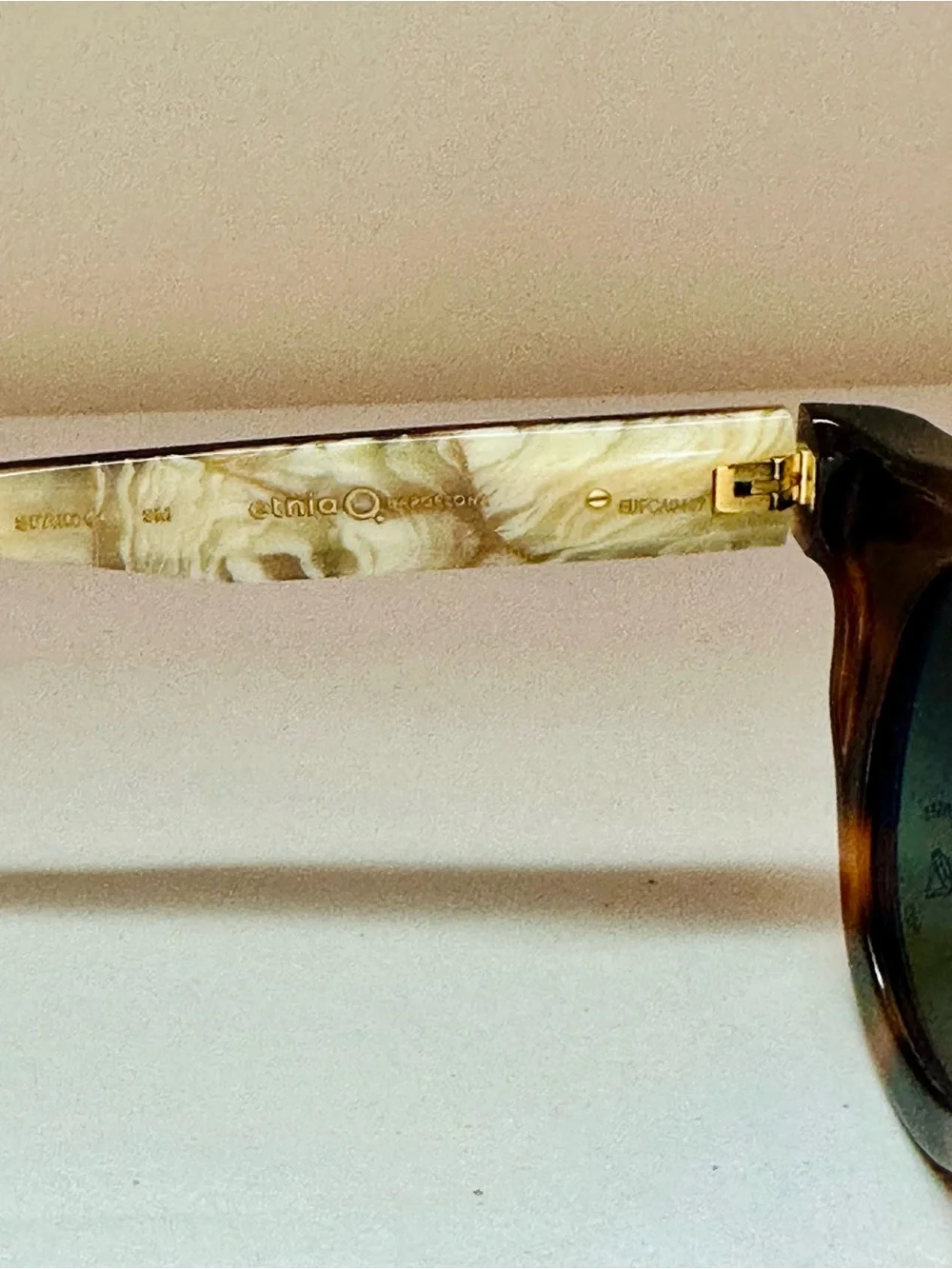 Retro Round Tortoiseshell Sunglasses with Green Lenses